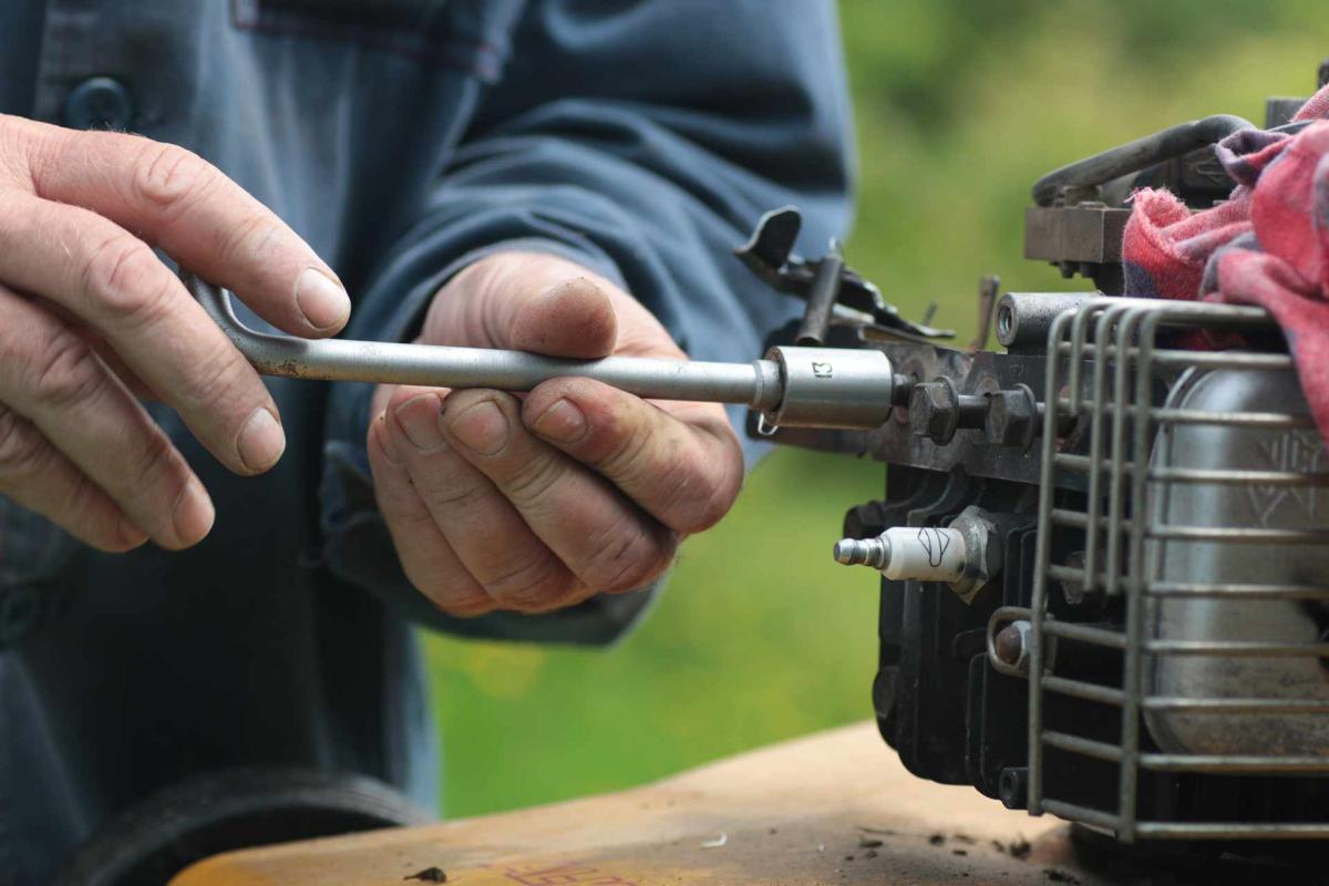 Réparation et entretien d'équipements de jardinage et de motoculture